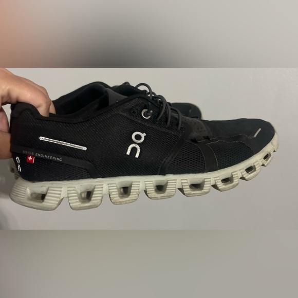 On Running Black Running Shoes
Size 8 - Picture 1 of 8